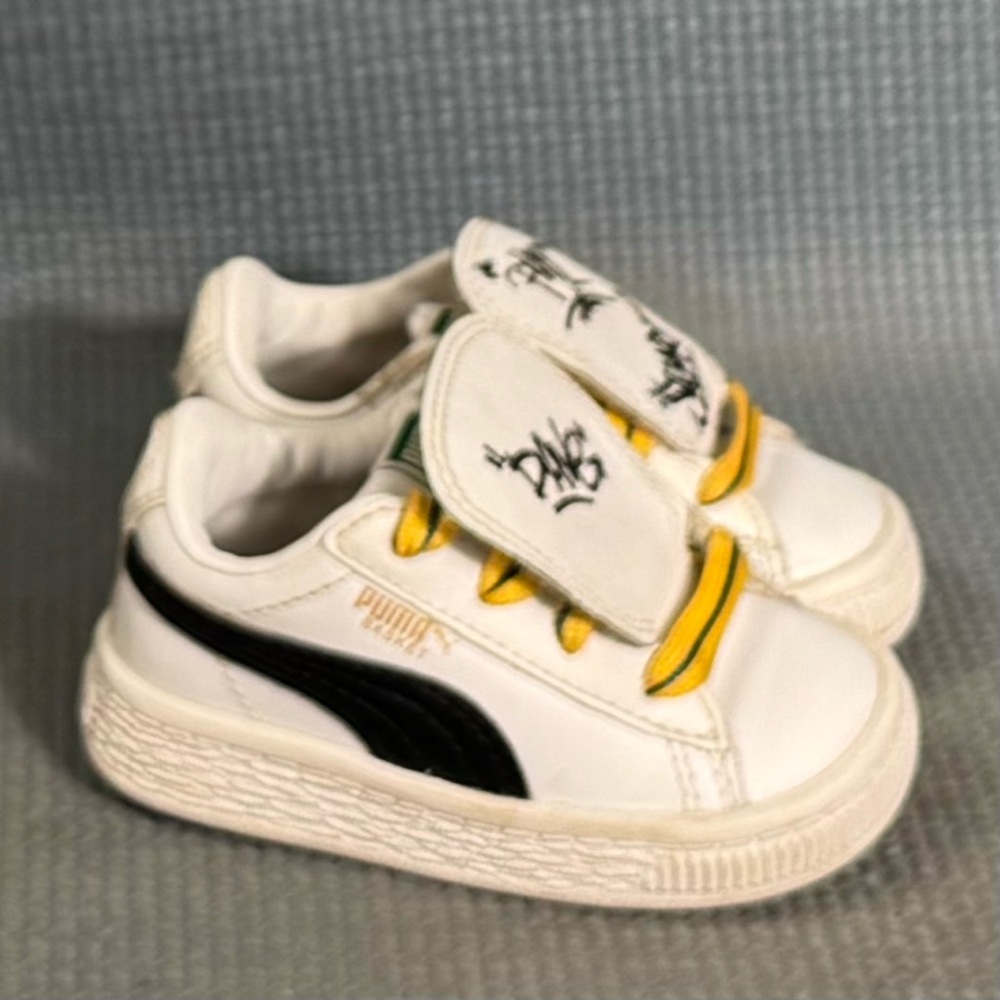 PUMA Toddler Minions Basket Tongue Sneakers Size 4C‎